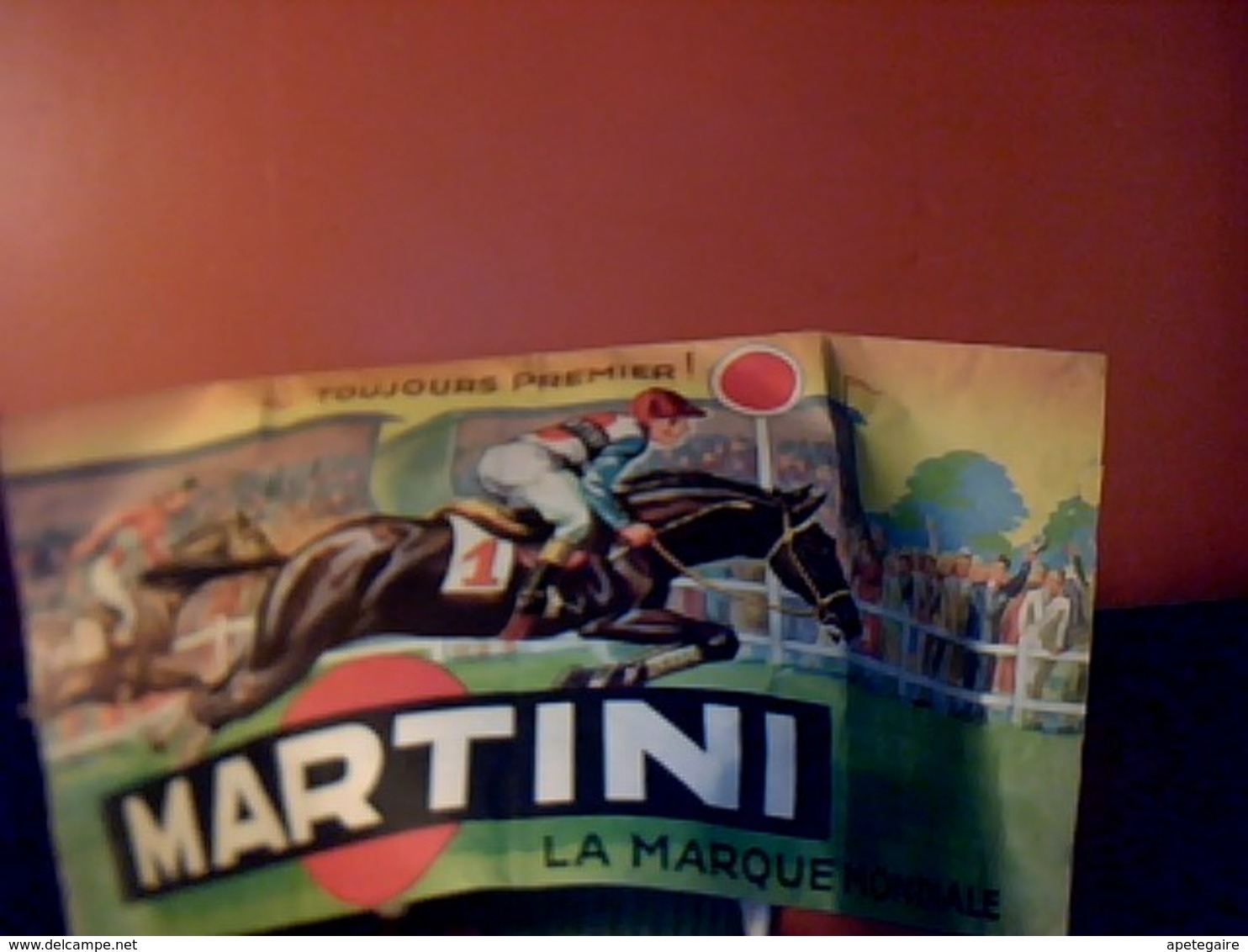 publicité chapeau bob en papier  MARTINI "toujours en tête  toujours premier " ( Thème tour de France & tiercé) année?