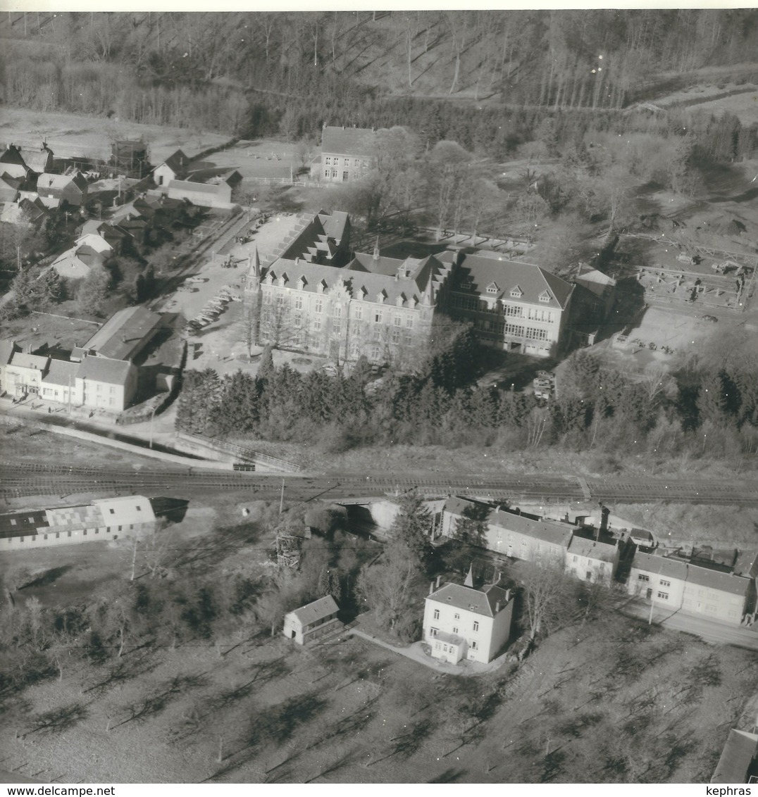 CHIMAY : Superbe Photo Aérienne - Collège St-Joseph - 1968 - Dimensions 22.5 / 22.5 Cm - Plaatsen