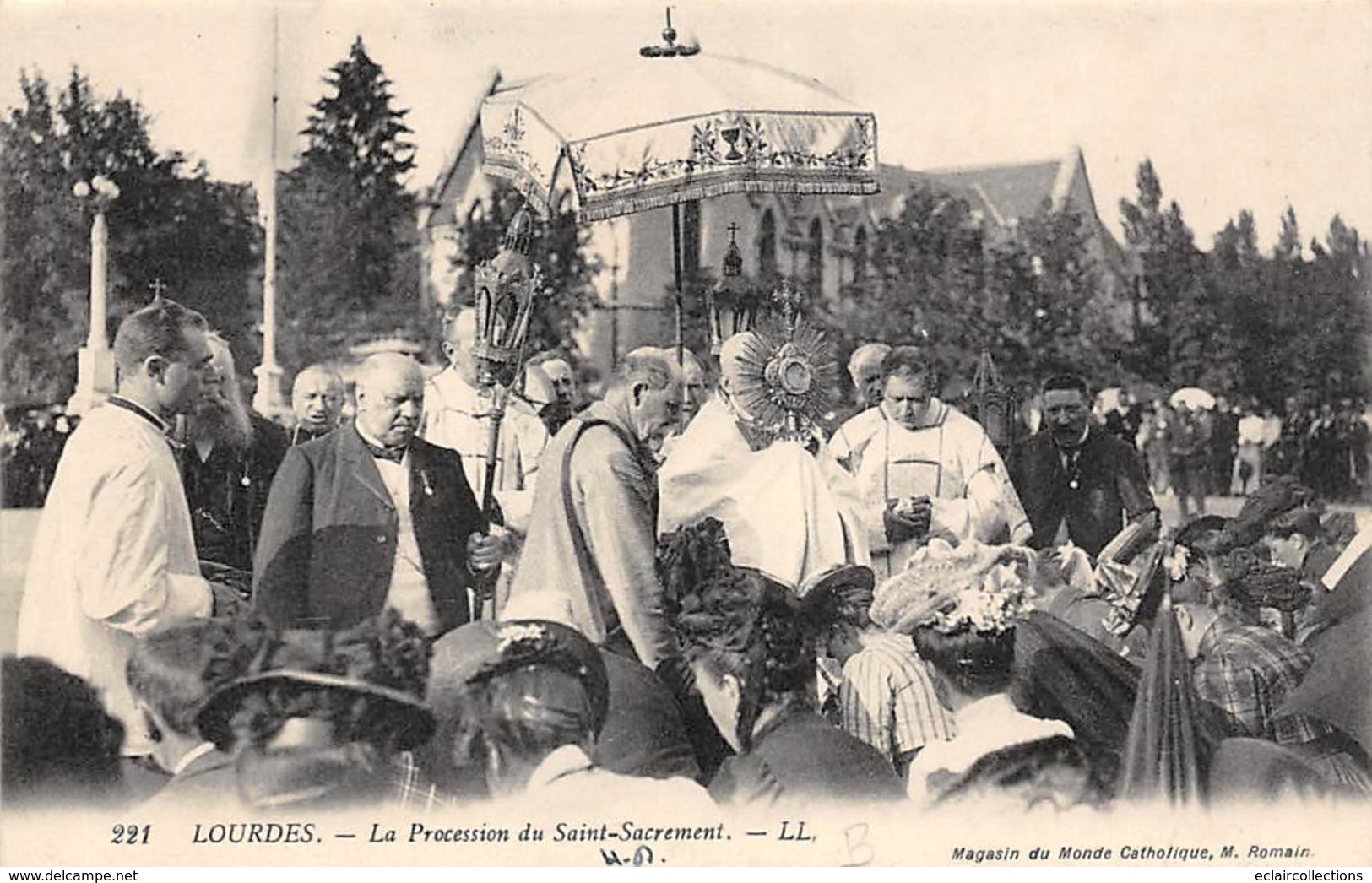 Lourdes        65       Ensemble de  22 cartes dont Pèlerinage,Malades, Brancardiers, Religion et autre.     (voir scan)