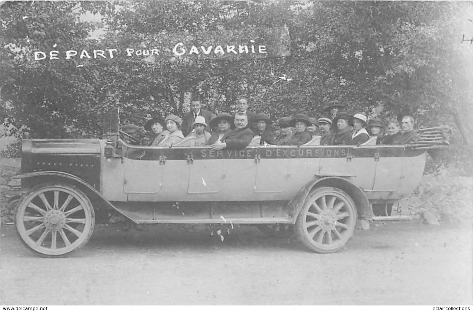 Lourdes        65      Taxis, Autocars,Transport Des Excursionnistes  Carte Photo.      (voir Scan) - Lourdes