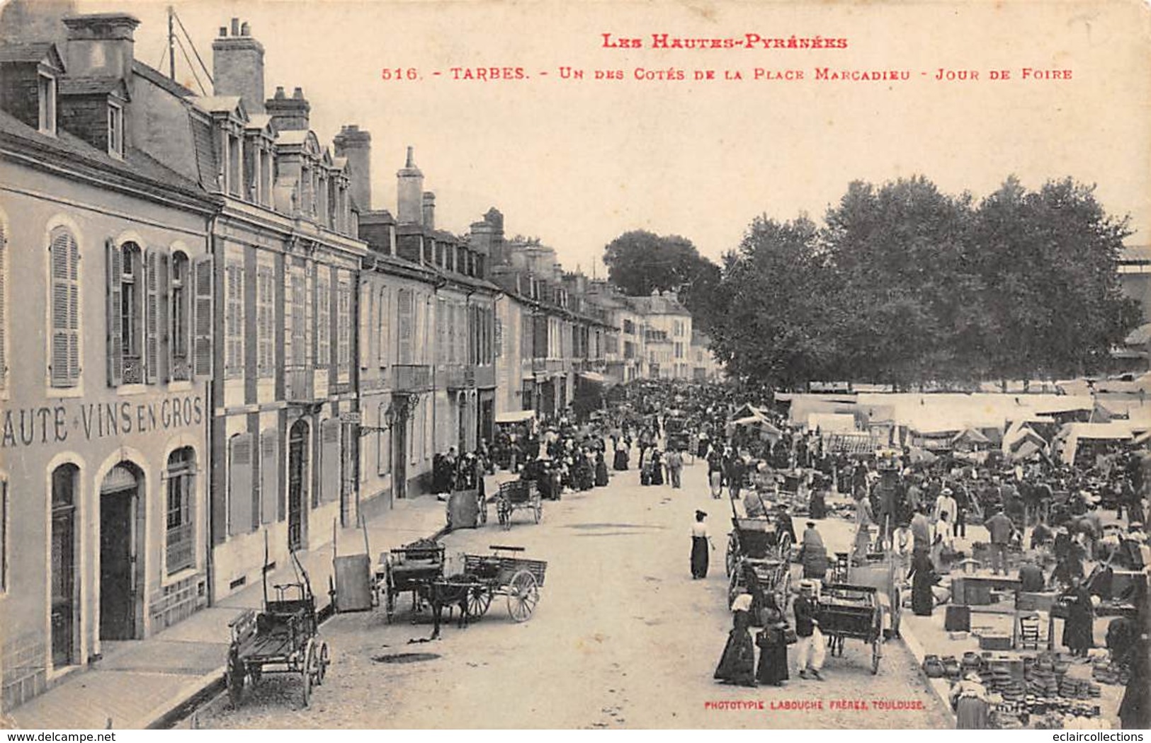 Tarbes        65         Jour De Foire Coté Place Mercadieu    (voir Scan) - Tarbes