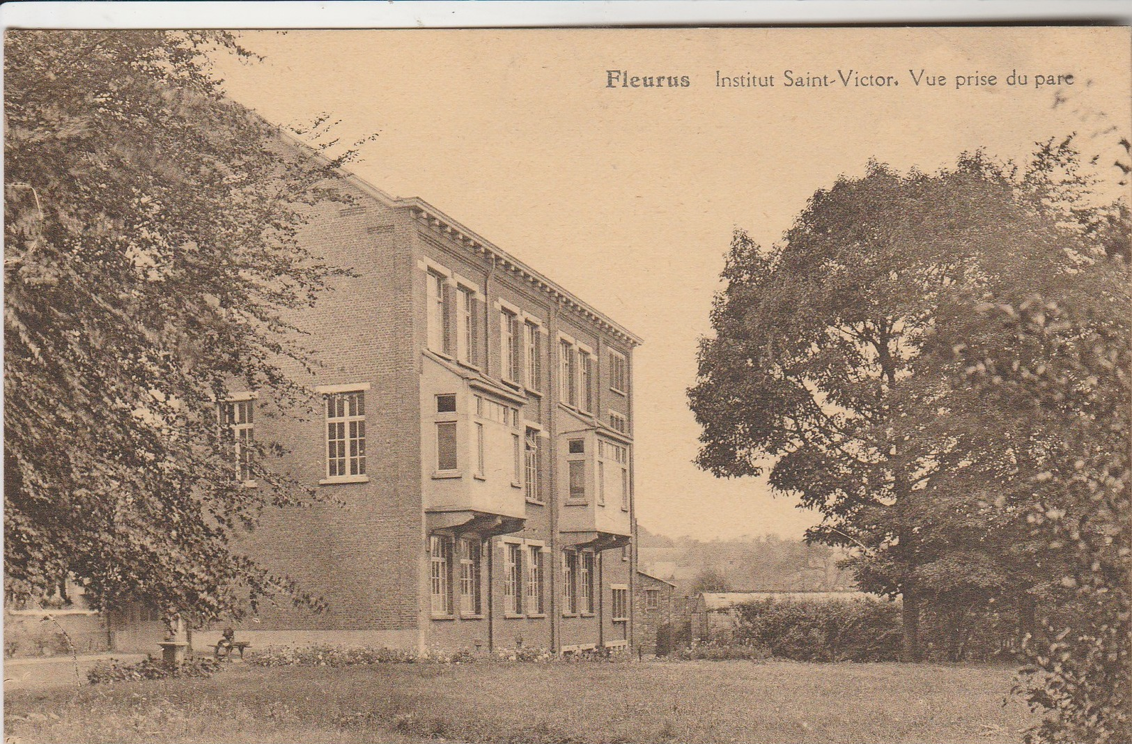 Fleurus ,  Institut  Saint Victor , Vue Prise Du Parc - Fleurus