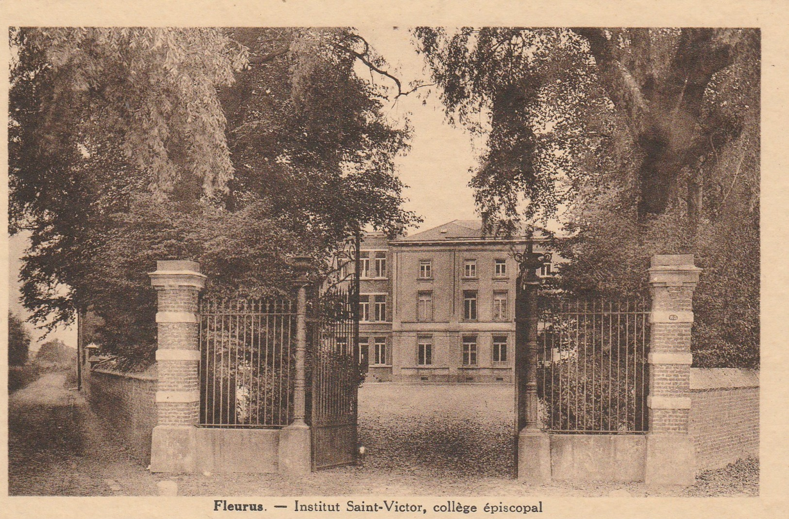 Fleurus ,  Institut  Saint Victor , Collège Episcopal - Fleurus