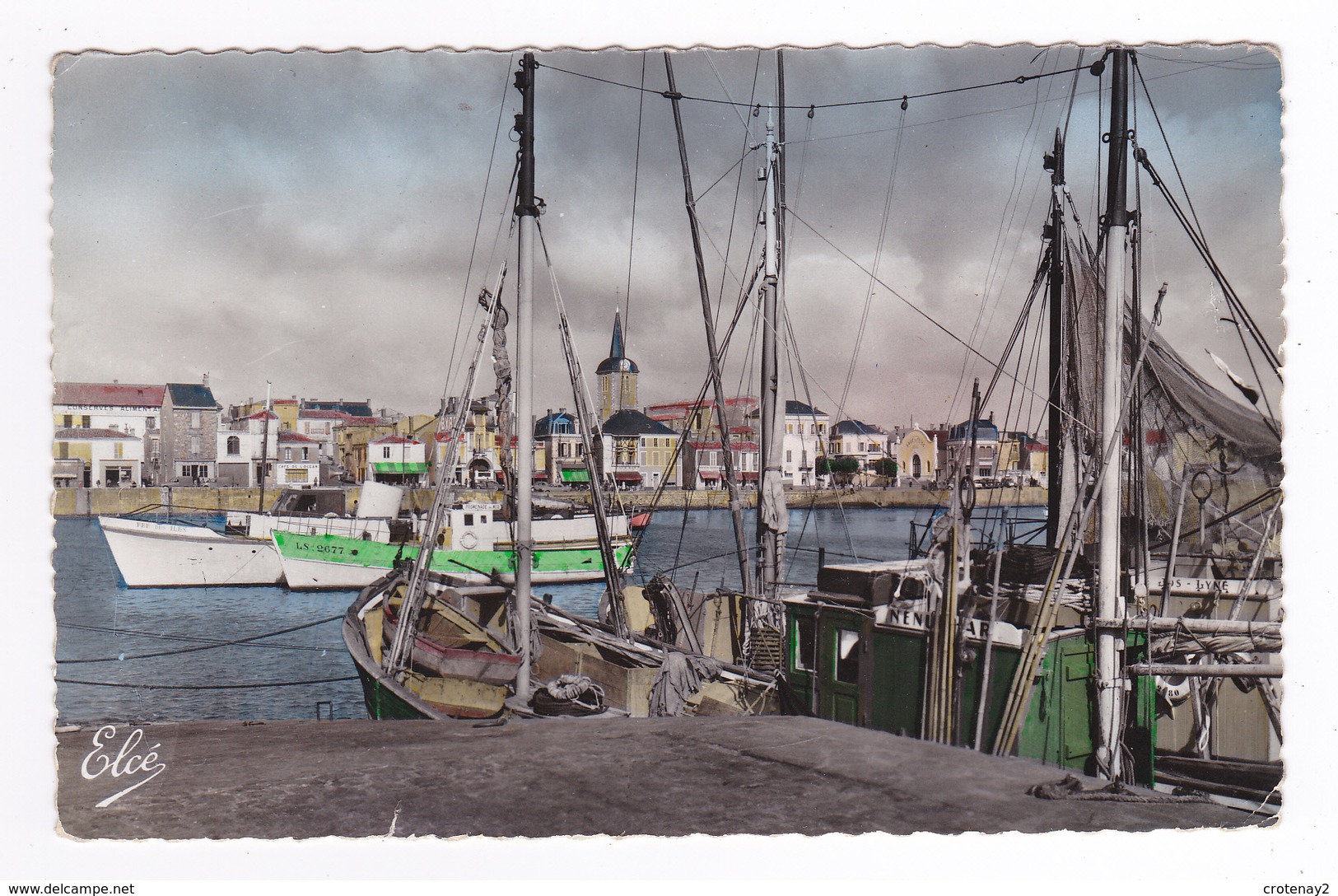 85 Les Sables D'Olonne N°7326 Bateaux Au Port PUB BYRRH En 1958 VOIR 2 ZOOMS Conserverie Salle Des Fêtes Café De L'Océan - Sables D'Olonne