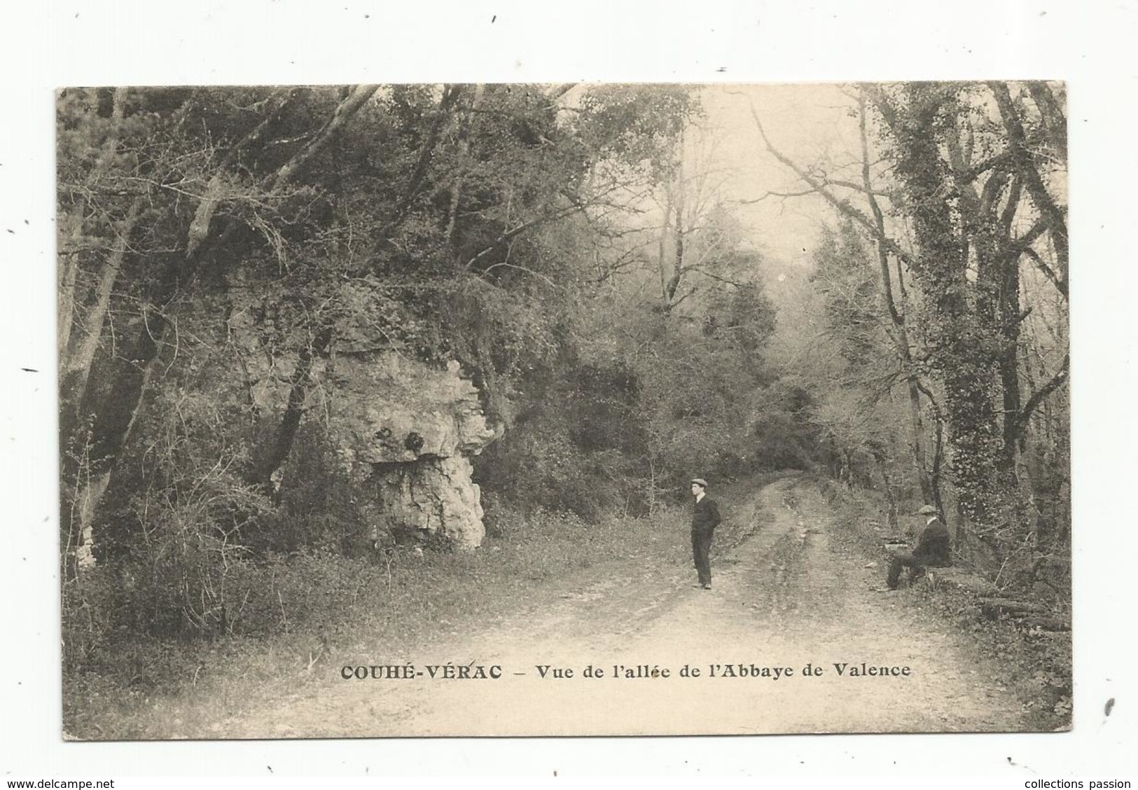 Cp, 86,  COUHE-VERAC , Vue De L'allée De L'abbaye De Valence ,  écrite - Couhe