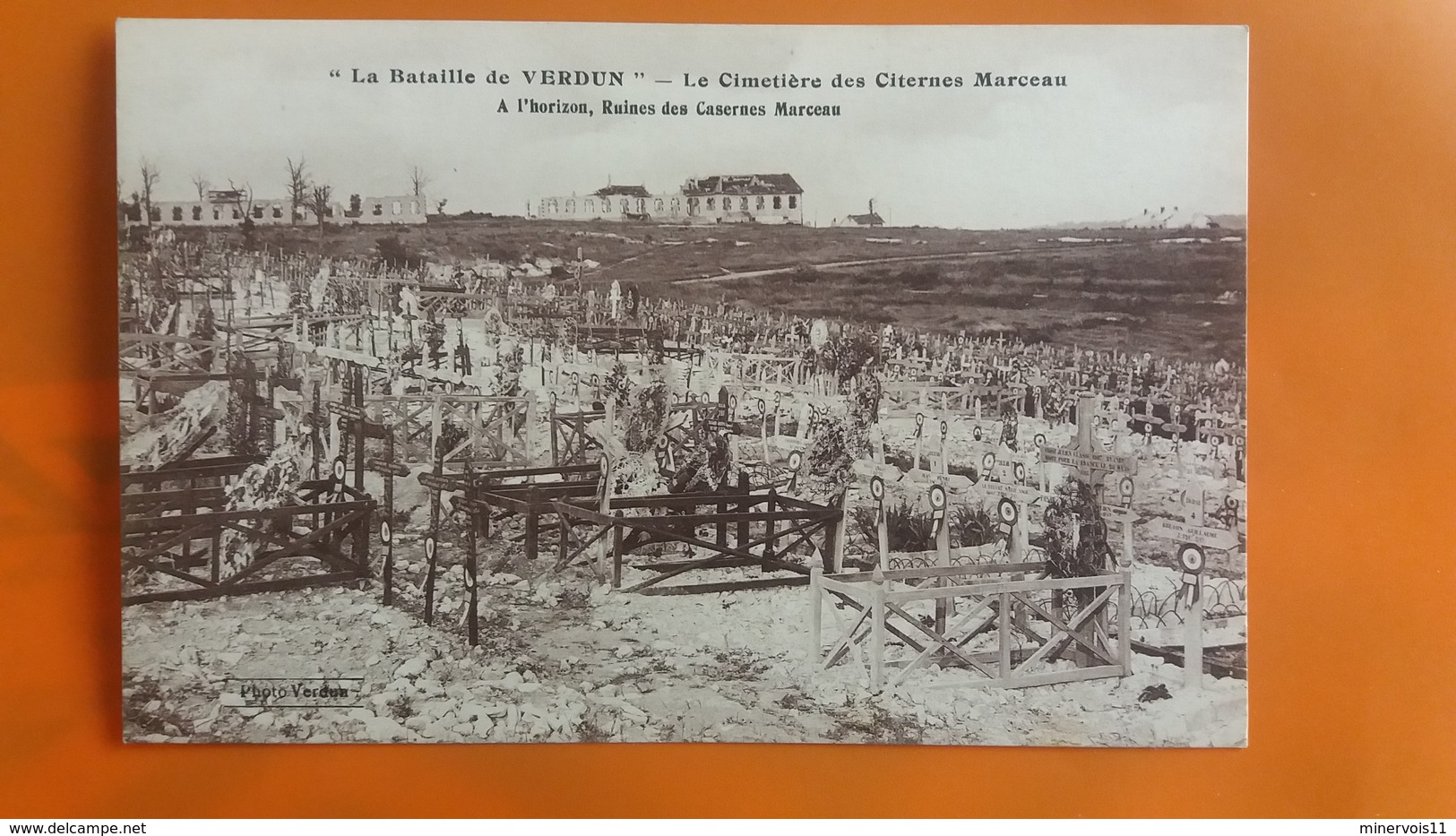 La Bataille De Verdun - Le Cimetiere Des Citernes Marceau A L'horizon , Ruines Des Casernes Marceau - Verdun