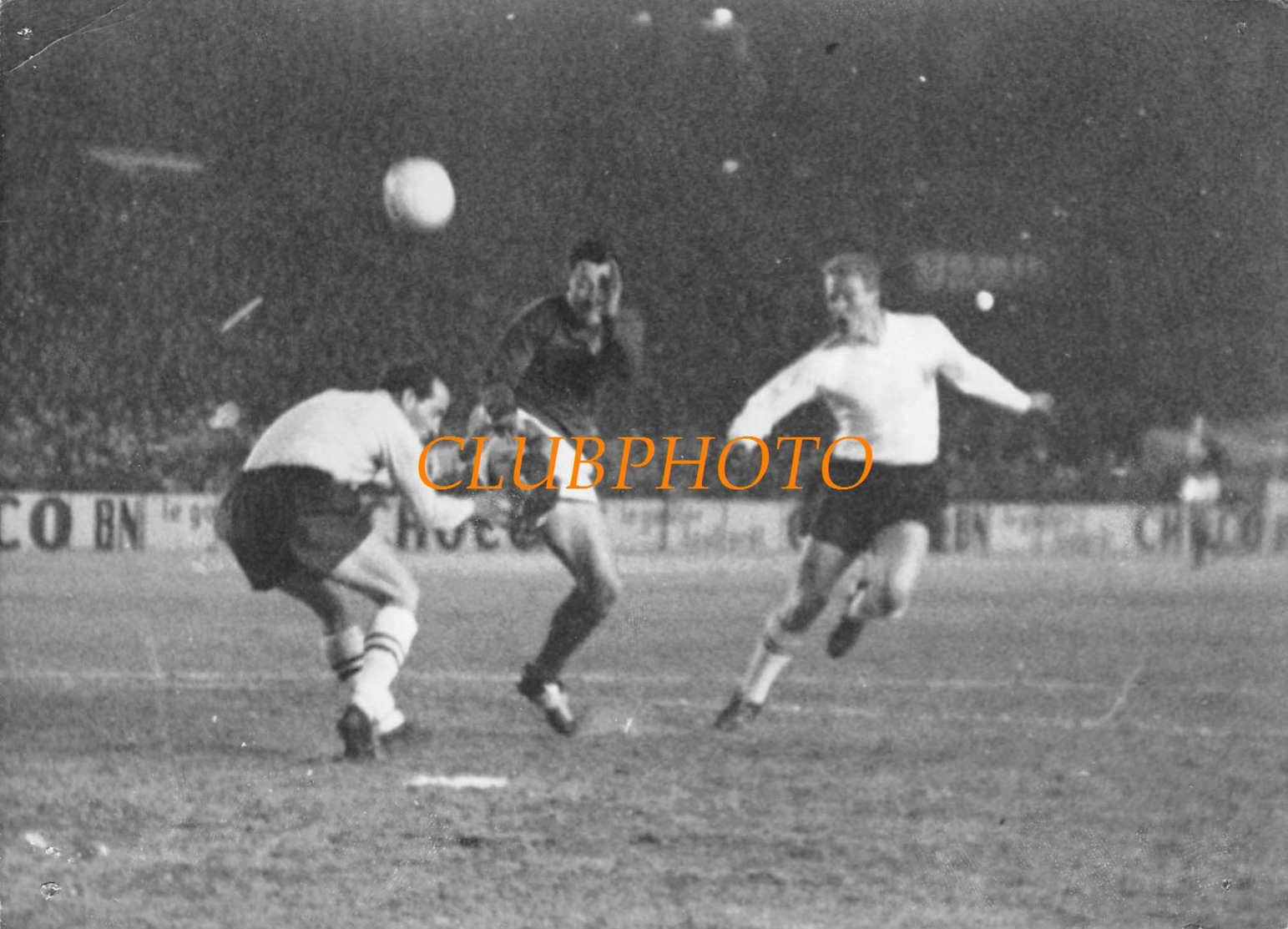 GRANDE PHOTO : FOOTBALL - FRANCE / ANGLETERRE - AU PARC DES PRINCES COUPE D'EUROPE DES NATIONS - WISNIEWSKY FOOT SOCCER - Sports