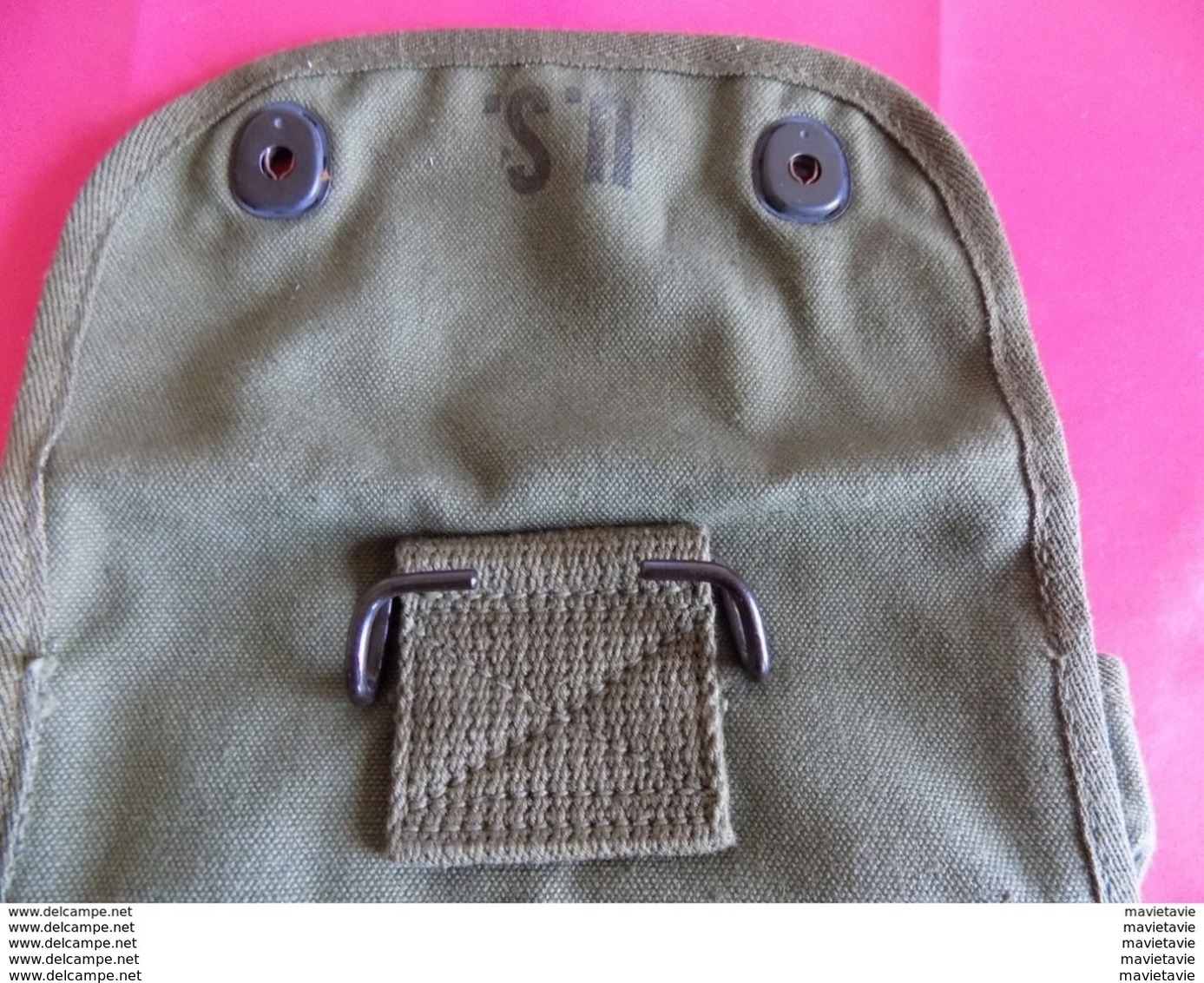 Porte grenade a trois pochettes individuelles U.S. datée 1945 fabricant GAILEE neuf de stock.