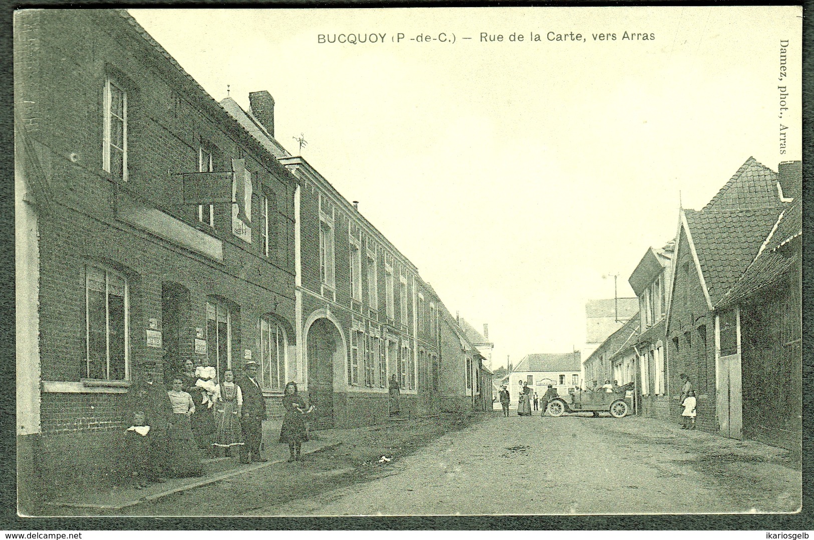 BUCQUOY Pre Arras ~1918 ( Pas De Calais ) " Rue De La Carte Vers Arras Avec Vielle Voiture + Persons " " - Arras