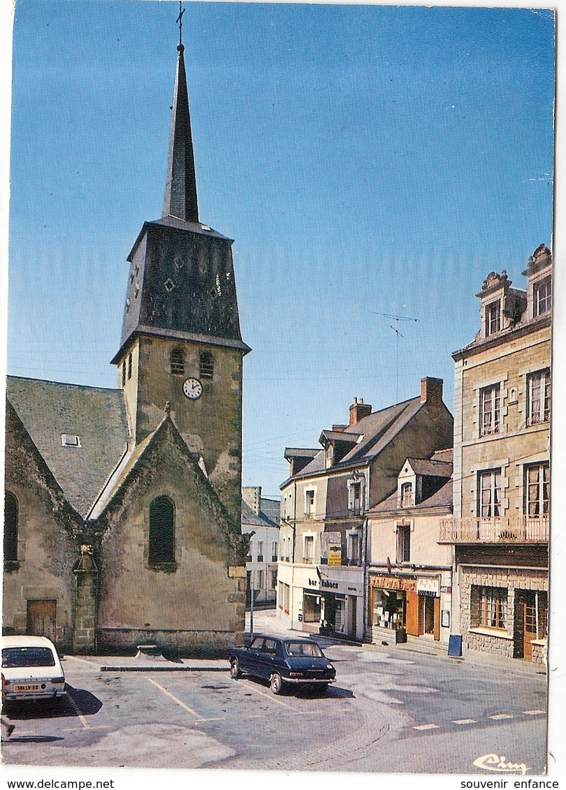 CP Bais L'Eglise Et La Place  53 Mayenne - Bais
