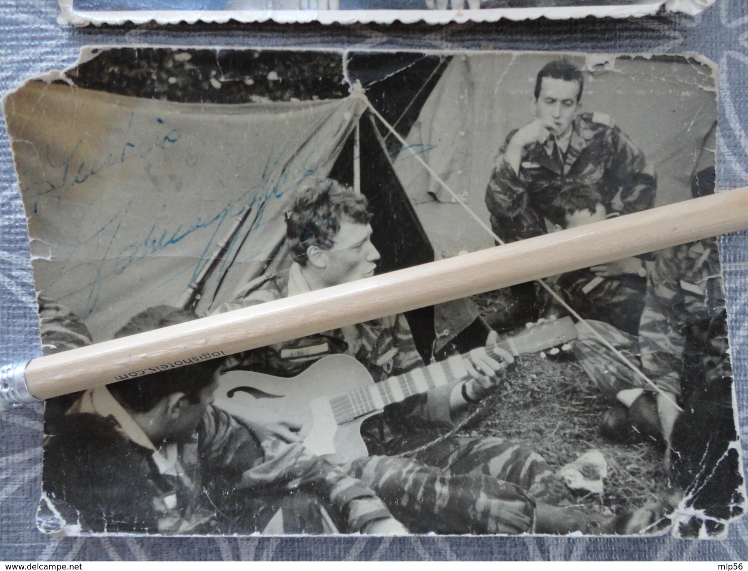 LOT 2 Photos Originales Amateur  Johnny Hallyday SYLVIE VARTAN à L'armée Dédicacée  Année 1964 43 EME RIMA OFFENBOURG - Personalidades Famosas
