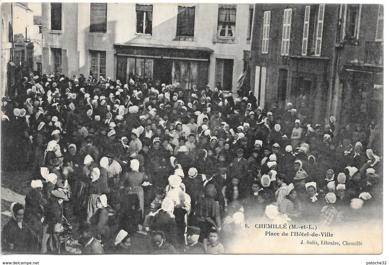 Cpa...Chemillé...(M.-et-L.)..place De L'hotel De Ville....animée...1911... - Chemille