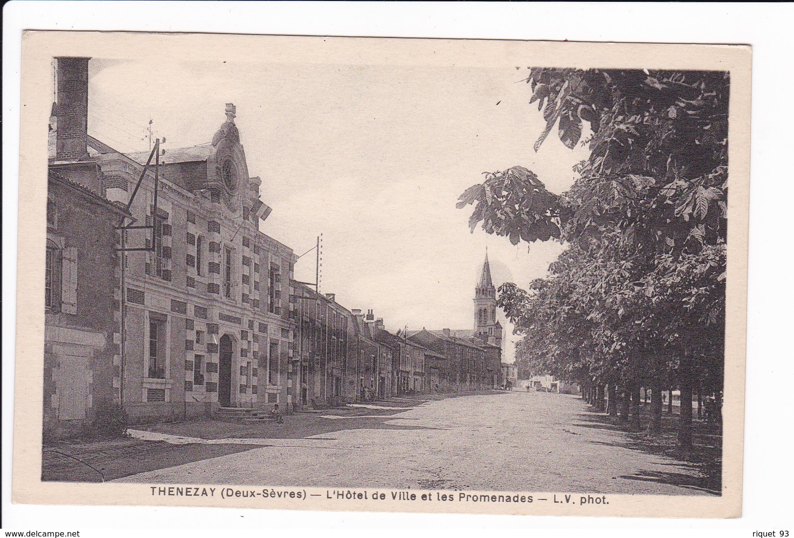 THENEZAY - L'Hôtel De Ville Et Les Promenades - Thenezay