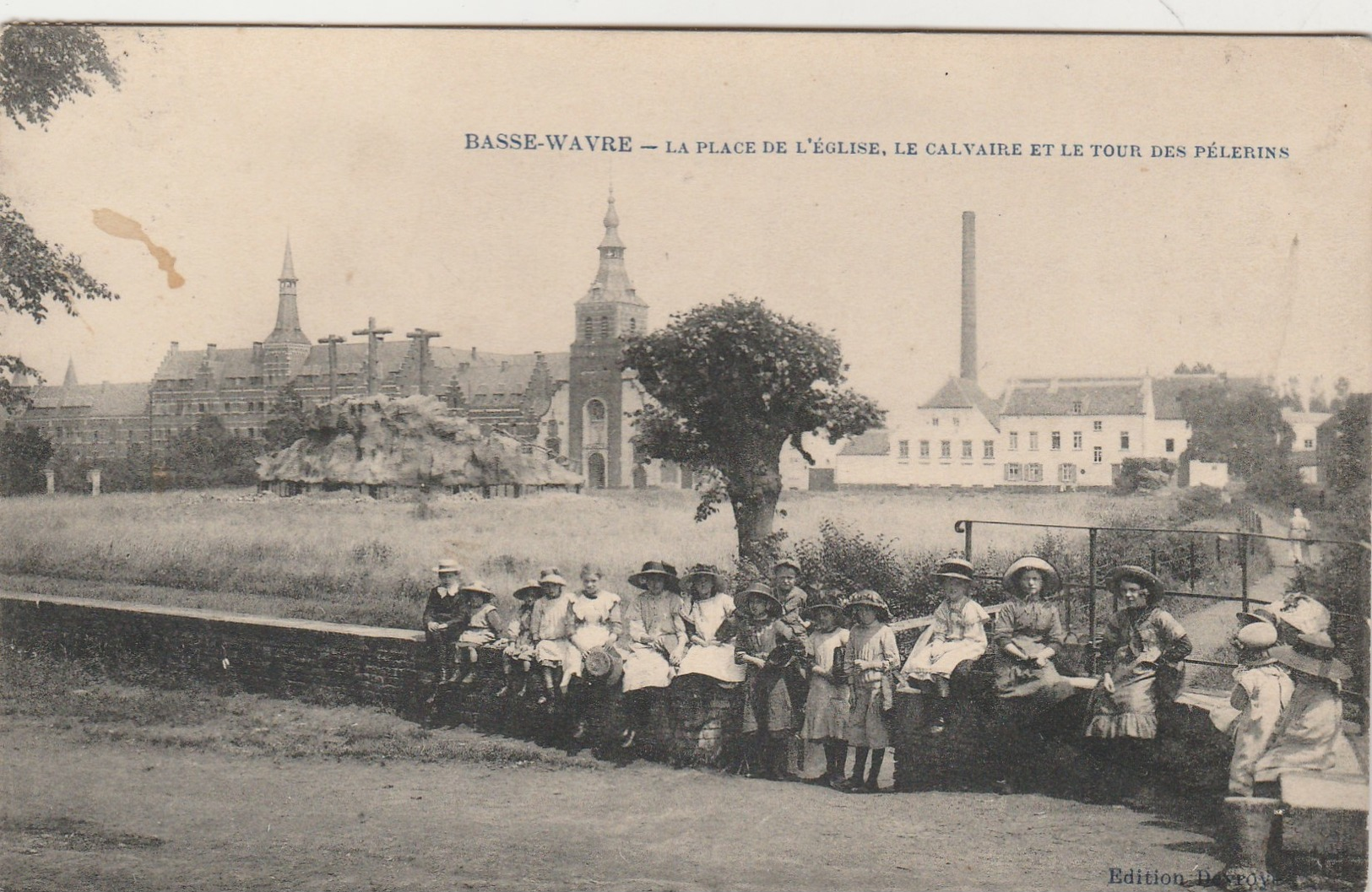 Basse - Wavre  , La Place De L'Eglise, Le Calvaire Et Le Tour Des Pélerins - Wavre