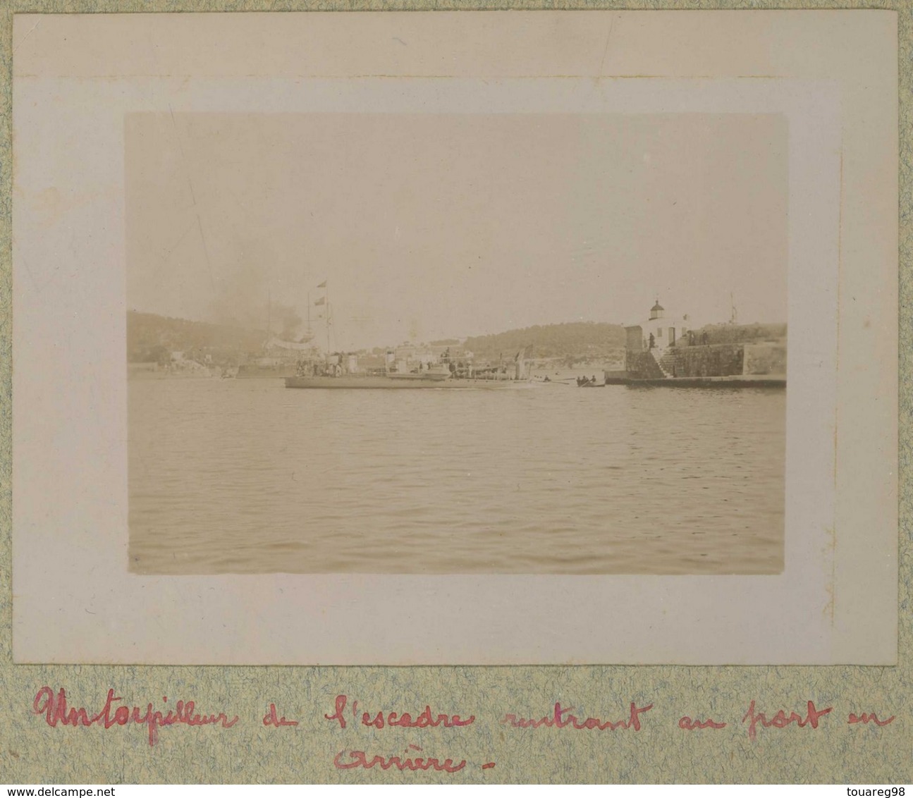 Tirage Circa 1900. Villefranche-sur-Mer (Alpes-Maritimes). Un Torpilleur De L'escadre Rentrant Au Port. Bateau De Guerre - Lieux