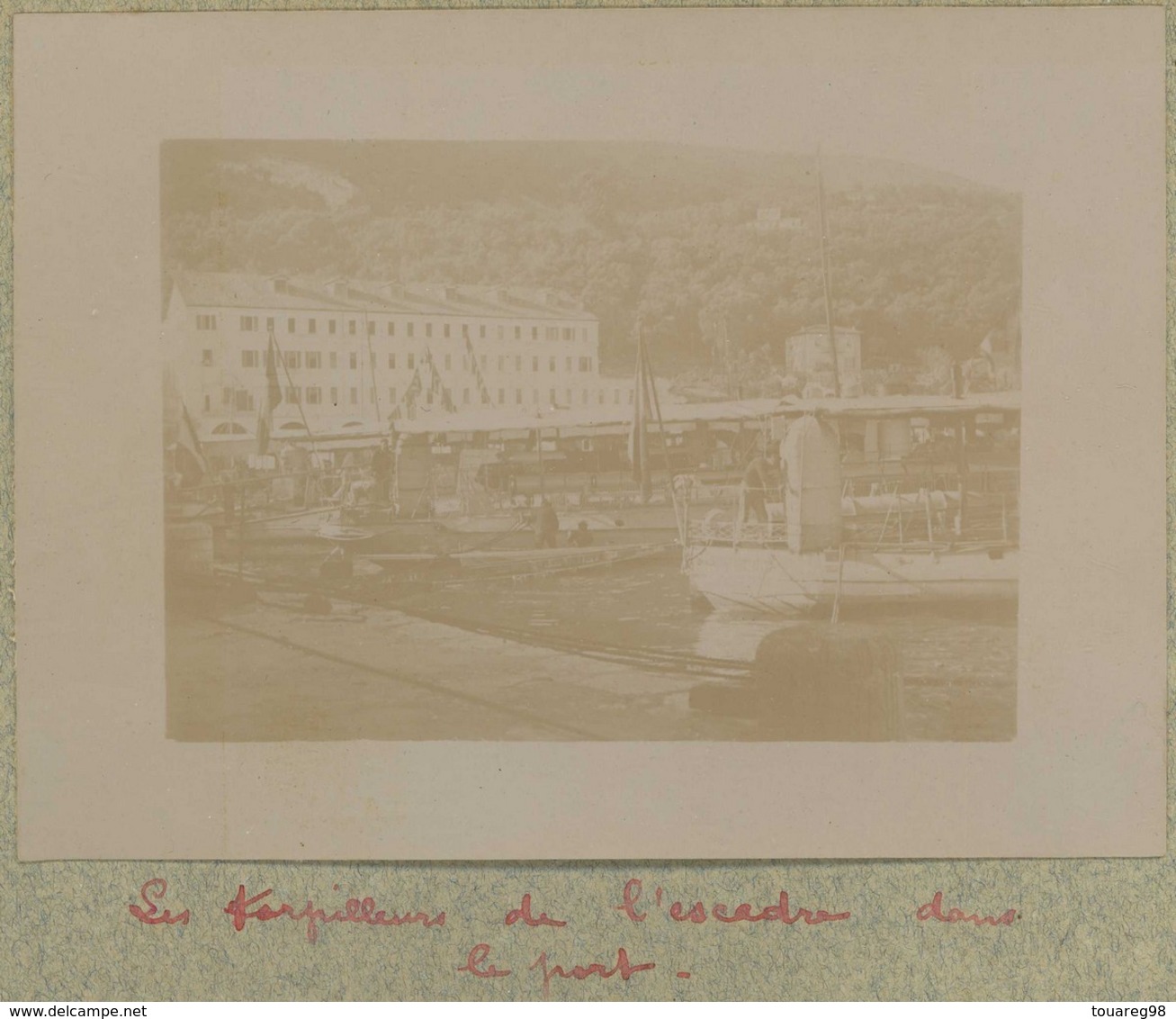 Tirage Circa 1900. Villefranche-sur-Mer (Alpes-Maritimes). Les Torpilleurs De L'escadre Dans Le Port. Bateaux De Guerre. - Lieux