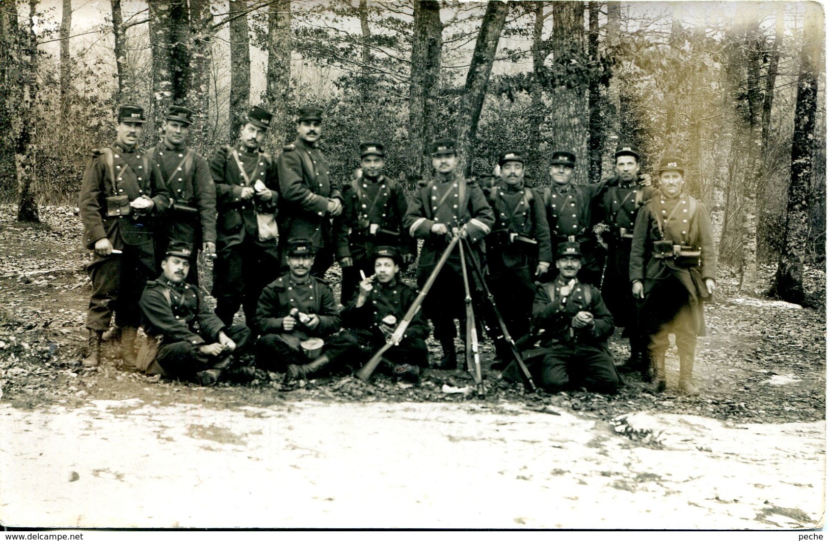 N°1858 T -carte Photo Militaire En Manoeuvres - Régiments