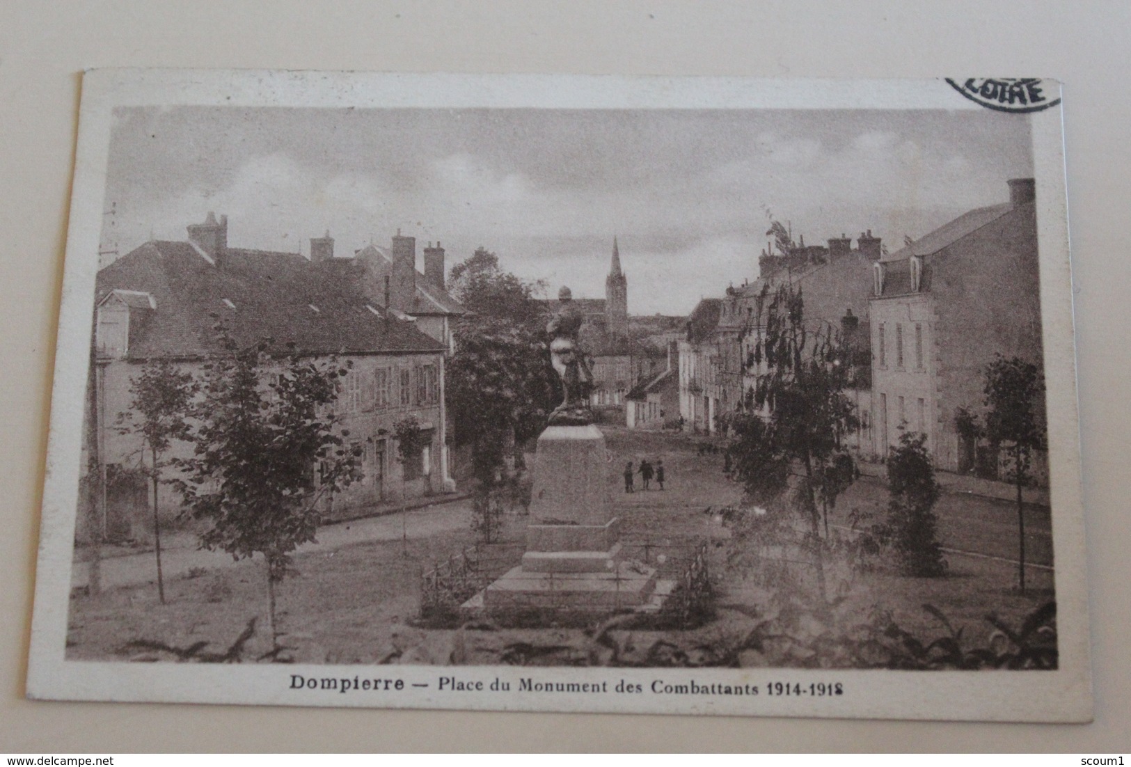 Dompierre Place Du Monument Des Combattants 1914 .1918 - Autres & Non Classés