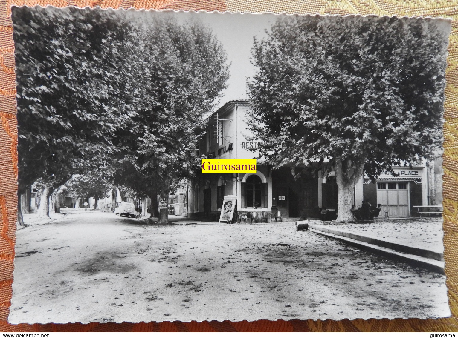 Bedoin (Vaucluse) : Café-restaurant De La Place - 2CV - 1939 ? - Hotels & Restaurants