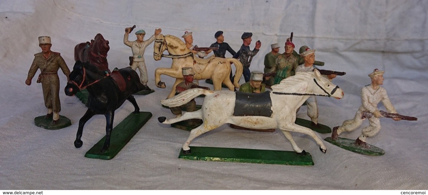 ancien jouet lot de soldats en plastique Starlux, marins, chevaux