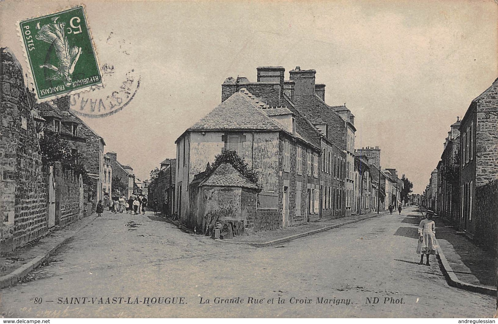 CPA SAINT-VAAST-LA-HOUGUE - La Grande Rue Et La Croix Marigny - Saint Vaast La Hougue