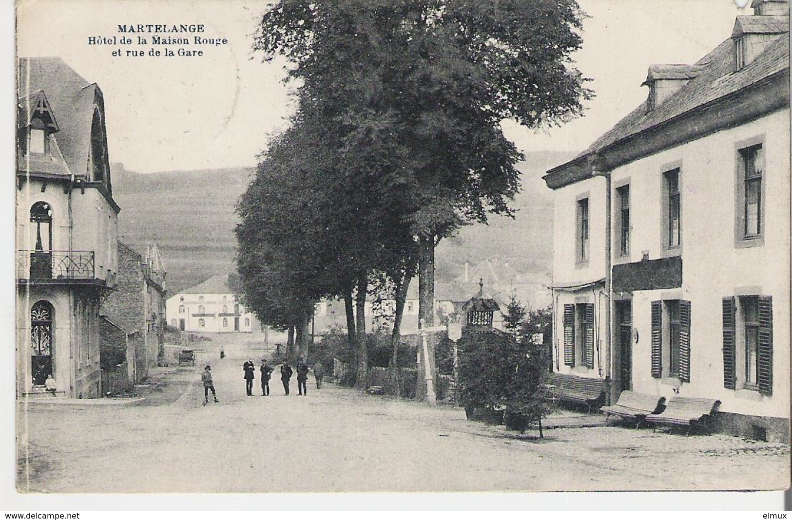 MARTELANGE. CP Voyagée Hôtel De La Maison Rouge Et Rue De La Gare - Martelange