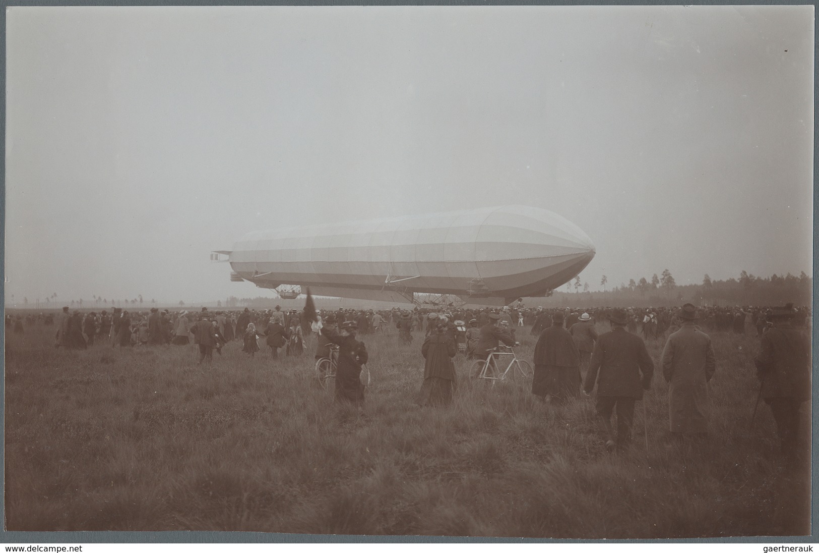 Thematik: Zeppelin / zeppelin: 1909. Group of nine large-format photographs, all pictured, from the