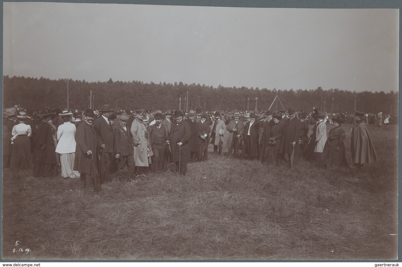 Thematik: Zeppelin / zeppelin: 1909. Group of nine large-format photographs, all pictured, from the