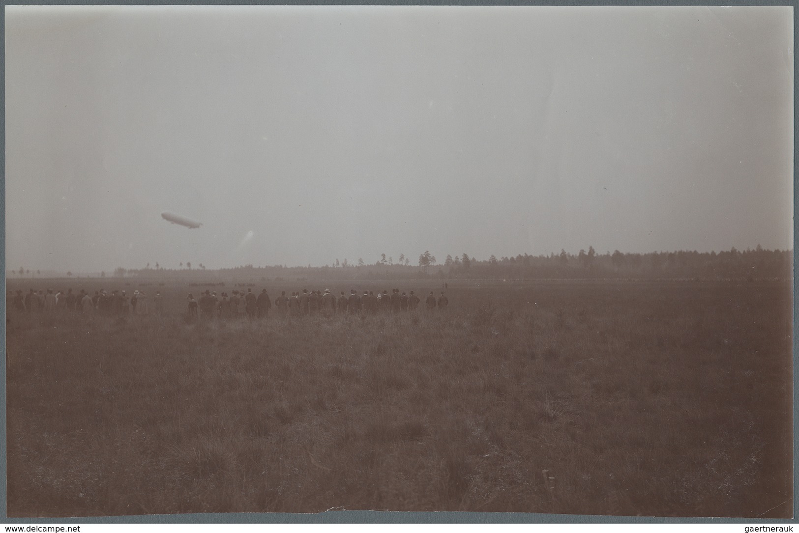 Thematik: Zeppelin / zeppelin: 1909. Group of nine large-format photographs, all pictured, from the