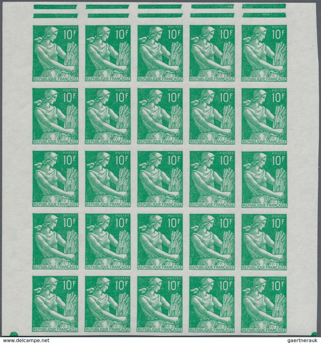 Frankreich: 1959, Definitive Issue 'Farmer With Sheaf' 10fr. Green IMPERFORATED Block Of 25 From Upp - Ungebraucht