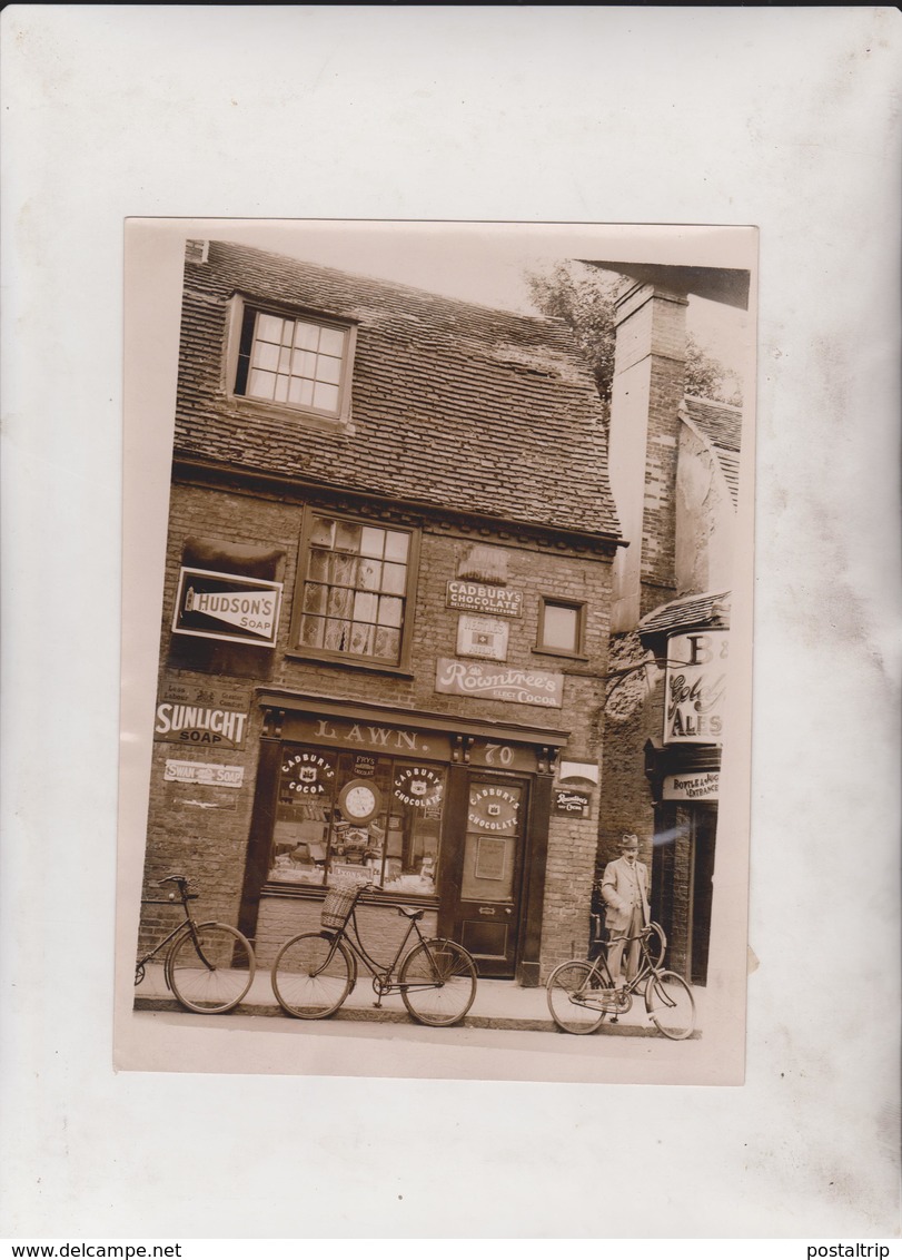 LOCKED SHOP CRIME ALICE LAWN CAMBRIDGE ENGLAND KING STREET CYCLIST BICI VELO 20*15CM Fonds Victor FORBIN 1864-1947 - Lugares