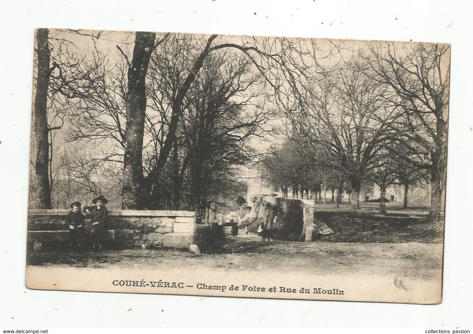 Cp, 86,  COUHE-VERAC , Champ De Foire Et Rue Du Moulin , Voyagée 1923 - Couhe