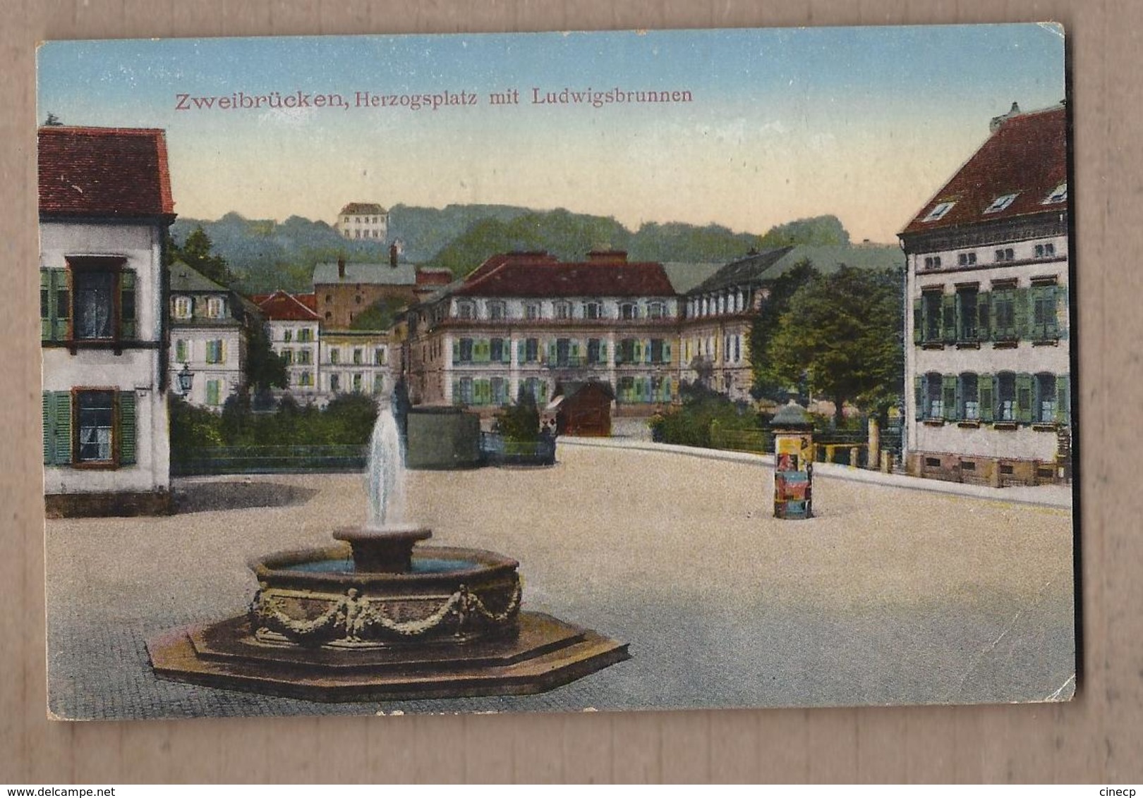 CPA ALLEMAGNE - ZWEIBRÜCKEN - Herzogsplatz Mit Ludwigsbrunnen - TB PLAN CENTRE VILLE FONTAINE - Zweibruecken