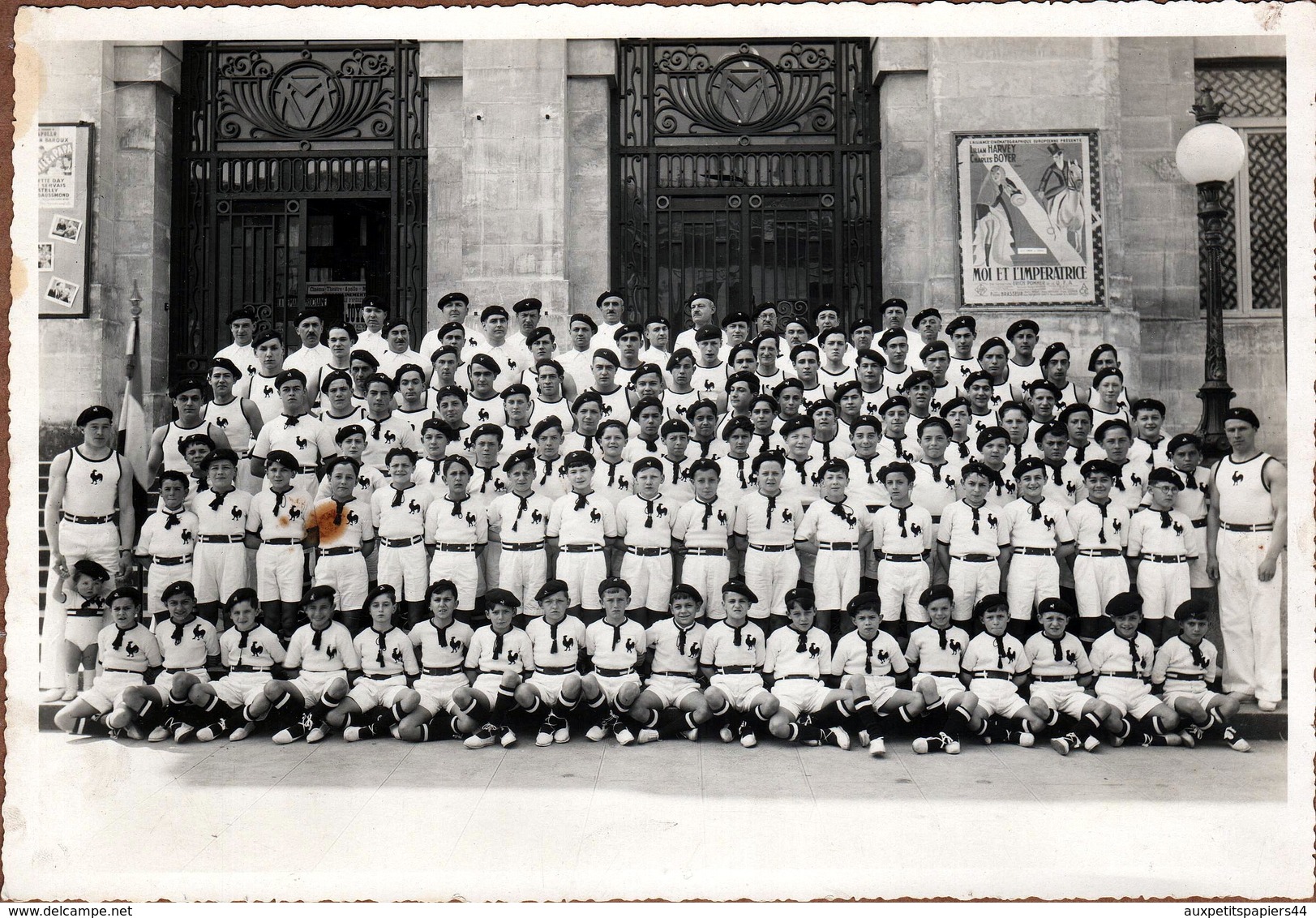 Gde Photo Originale Groupe D'Hommes Aux Bérets,  Espadrilles, Short & Tee-Shirt Blanc Au Gros Coq Noir Mazamet 1930/40 - Sports