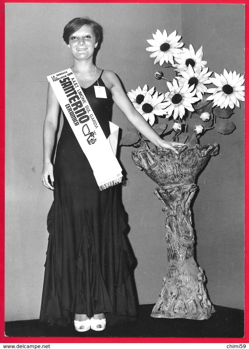 PHOTO  -  FEMME - GIRL - WOMAN - MISS LA RAGAZZA DELLA PUBBLICITA' 1976 - LIMONE SUL GARDA  -  PHOTO CM. 12,5X17,5 - Pin-ups