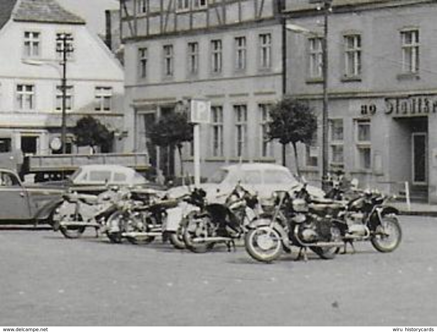 AK 0412  Ueckermünde - Karl-Marx-Platz ( Motorräder , Autos ) / Ostalgie , DDR Um 1966 - Motorräder