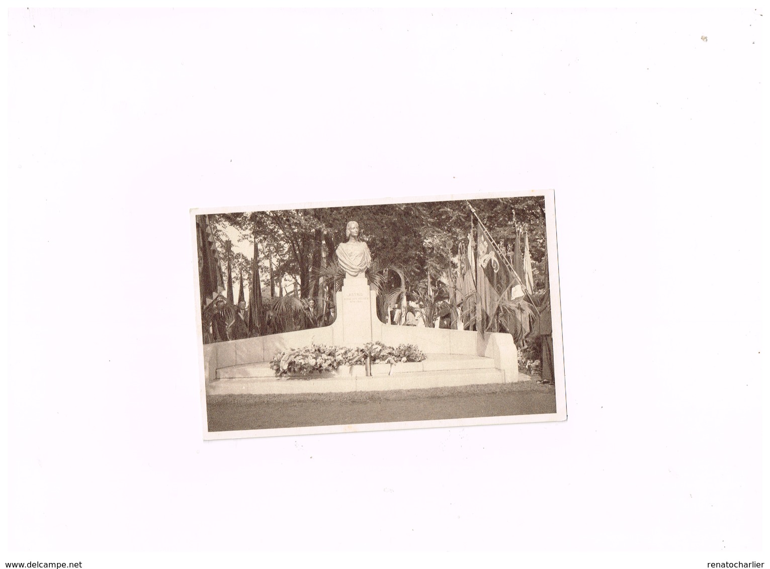 Monument érigé Dans Les Jardins Du Waux-Hall De Mons,en Mémoire De Notre Regrettée Reine Astrid. - Mons