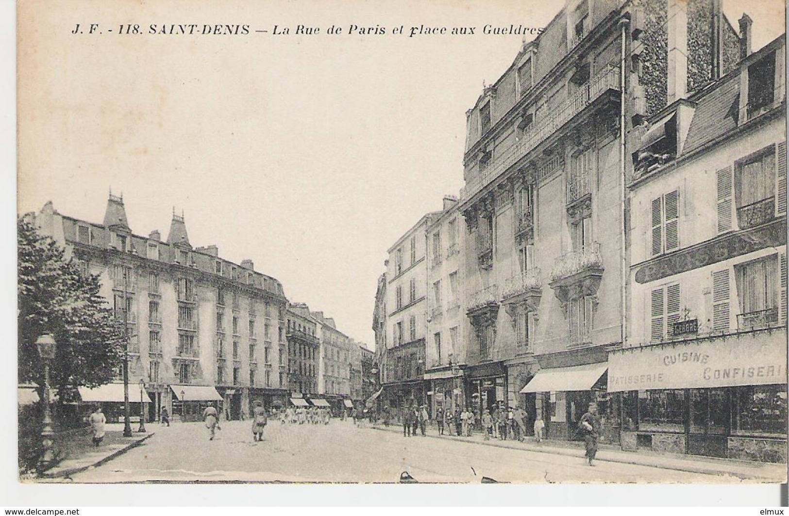 SAINT DENIS. CPA Voyagée En 1918 La Rue De Paris Et Place Aux Gueldres - Saint Denis