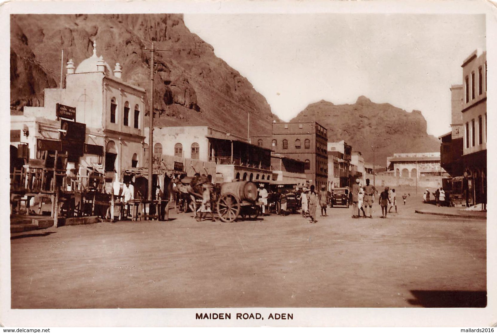 ADEN - MAIDEN ROAD ~ AN OLD REAL PHOTO POSTCARD #9P65 - Yemen