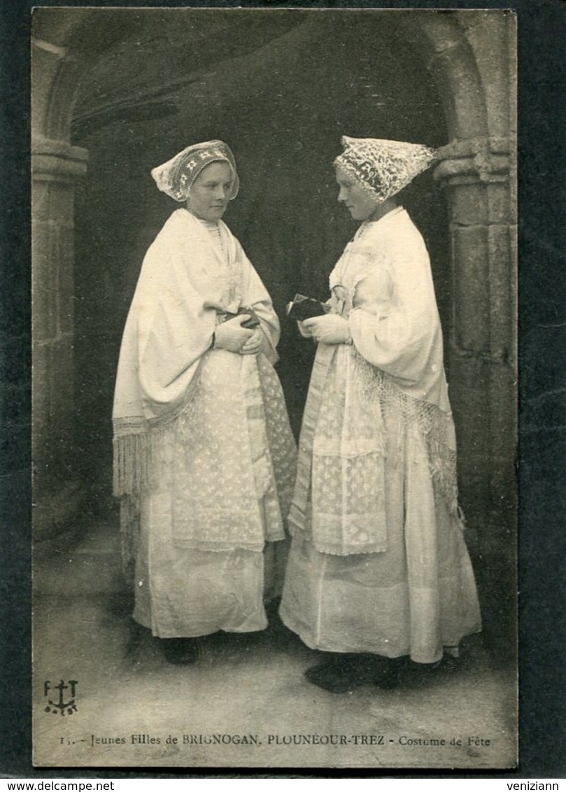 CPA - Jeunes Filles De BRIGNOGAN Et PLOUNEOUR TREZ - Costume De Fête - Brignogan-Plage