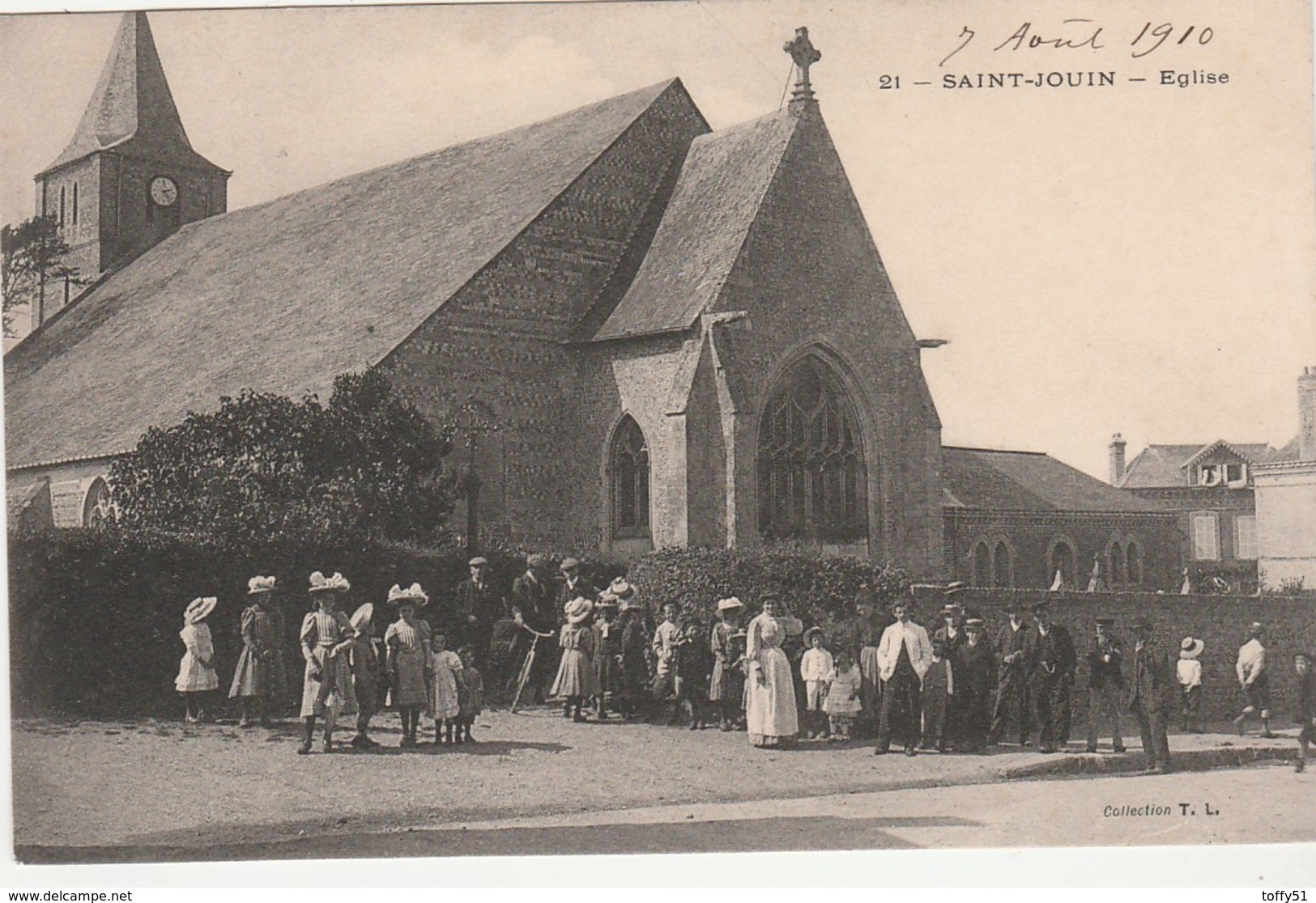 CPA:SAINT JOUIN (14) PERSONNES ÉGLISE - Otros & Sin Clasificación