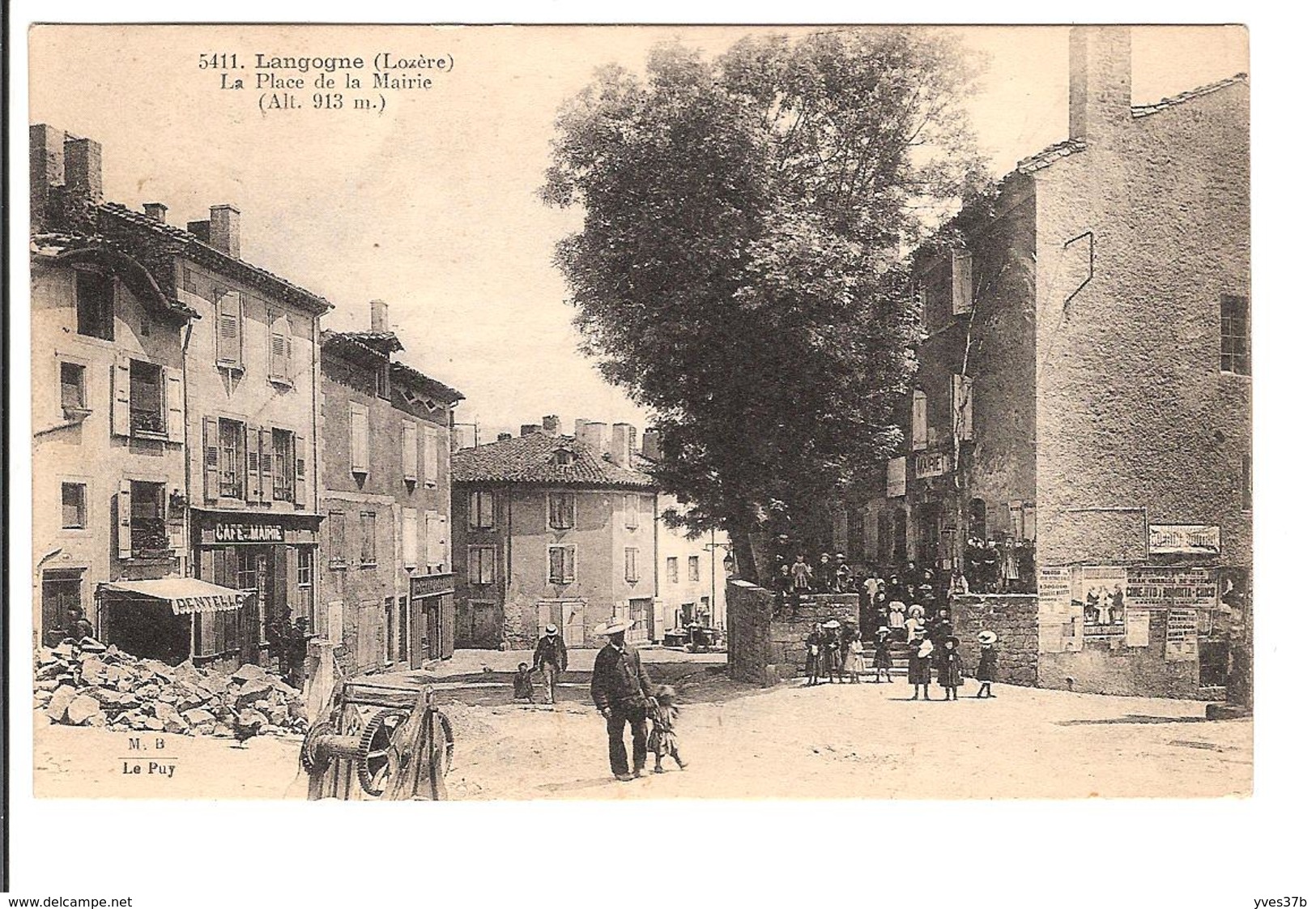 LANGOGNE - La Place De La Mairie - Langogne