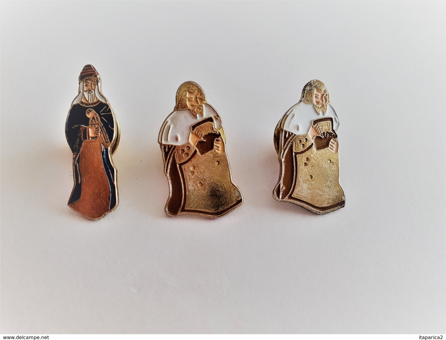 3 PINS LES ROIS MAGE  Crèche Noël/ Edition Limitée / Base Dorée / 33NAT - Christmas