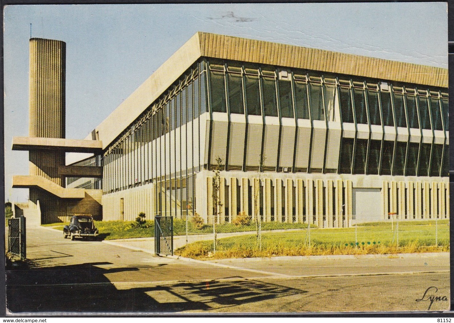 92  NANTERRE  H.de.S.   La Piscine    CPSM  Postée  Le 6 9 1969   Num 1.900    Avec VOITURE   203 - Nanterre