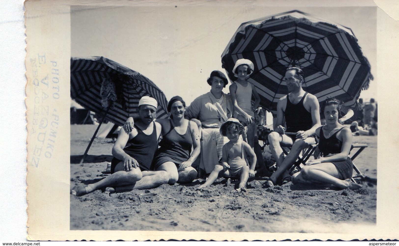 PHOTO ORIGINAL FAMILY GROUP WOMEN GIRLS KID BEACH CIRCA 1940 SIZE 9x14CM - NTVG. - Personas Anónimos