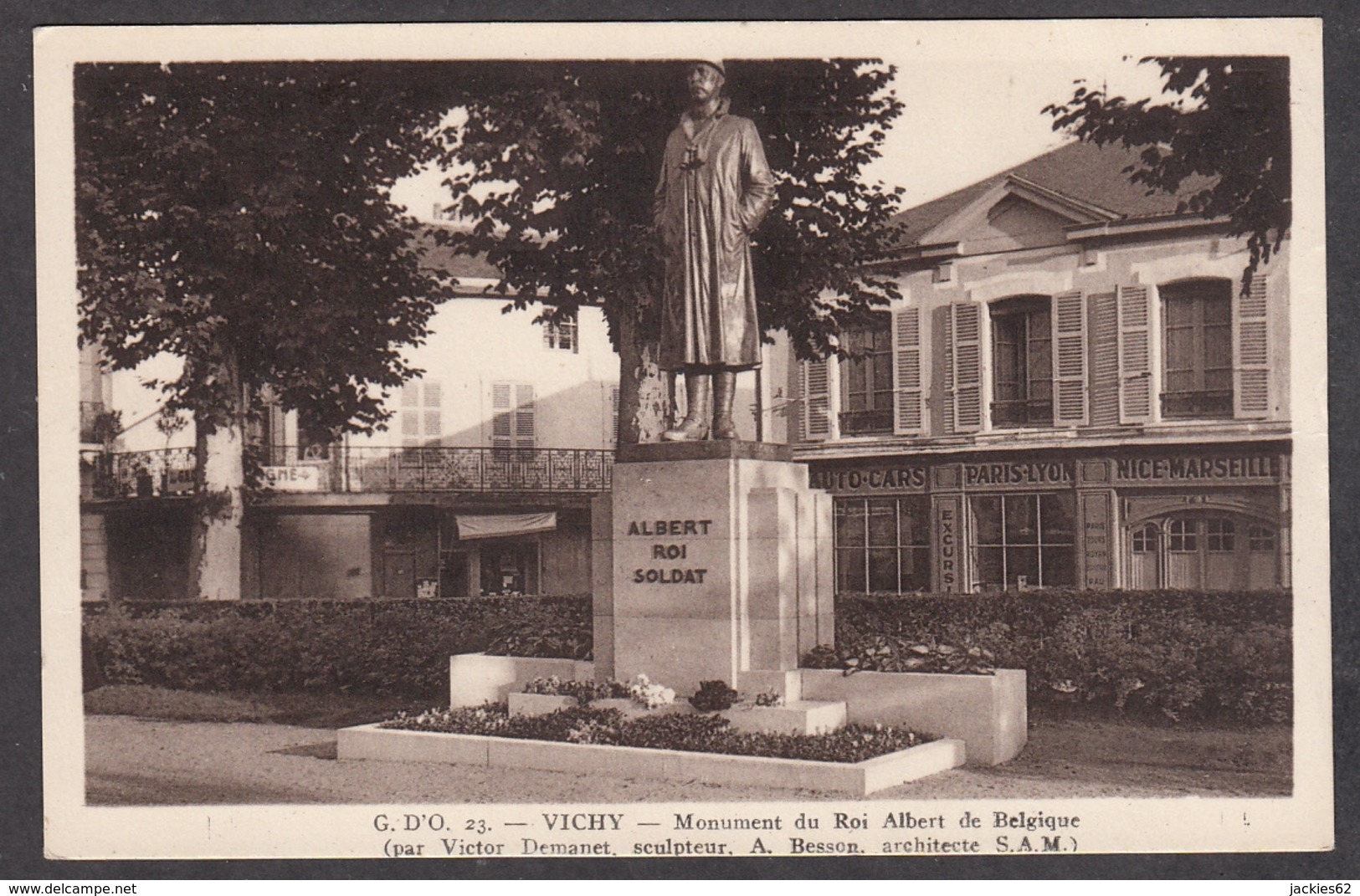 98997/ VICHY, Monument Du Roi Albert De Belgique - Vichy