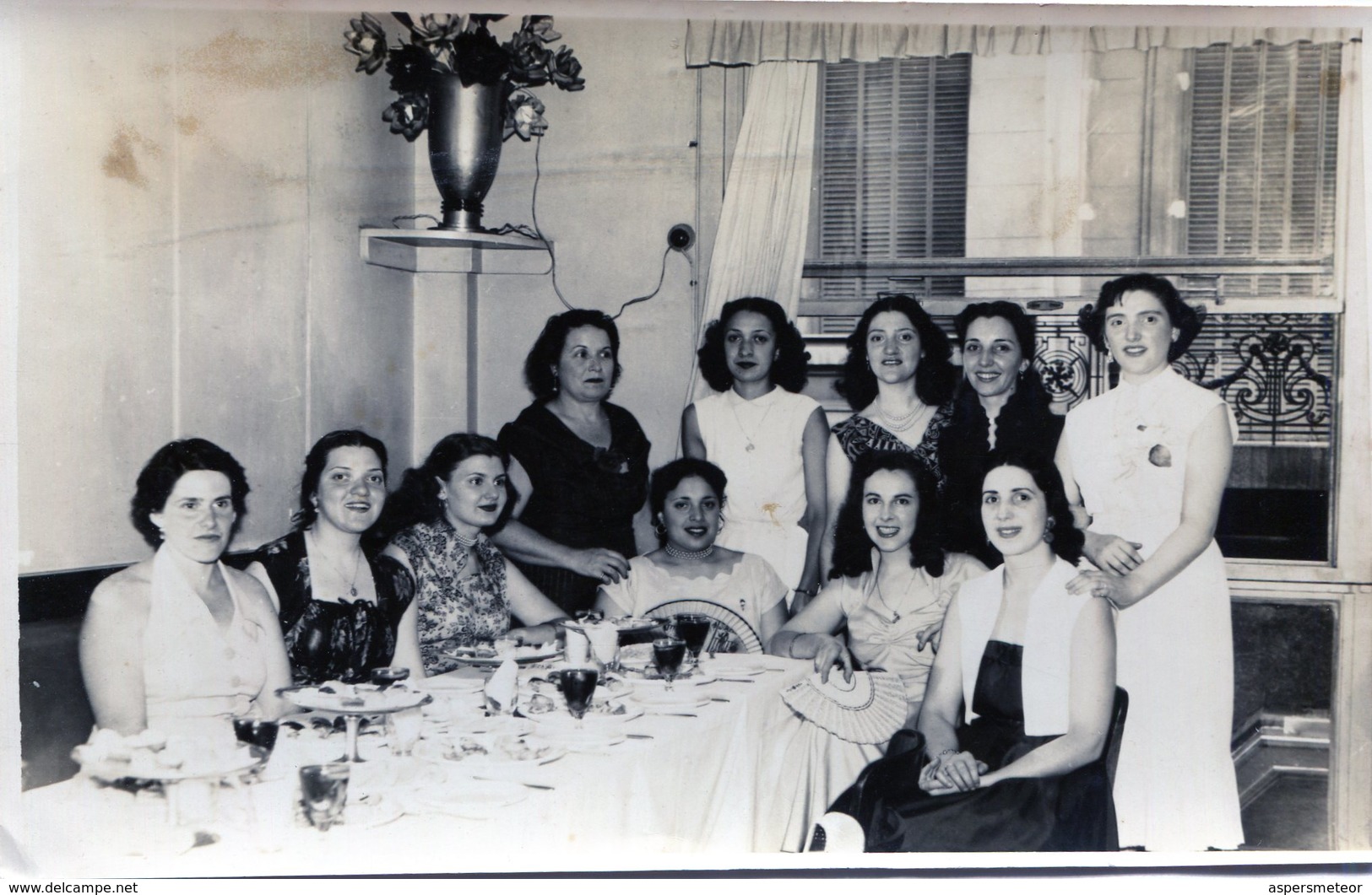 PHOTO ORIGINAL GROUP OF WOMEN IN A PARTY CIRCA 1940 SIZE 9x14CM - NTVG. - Personas Anónimos