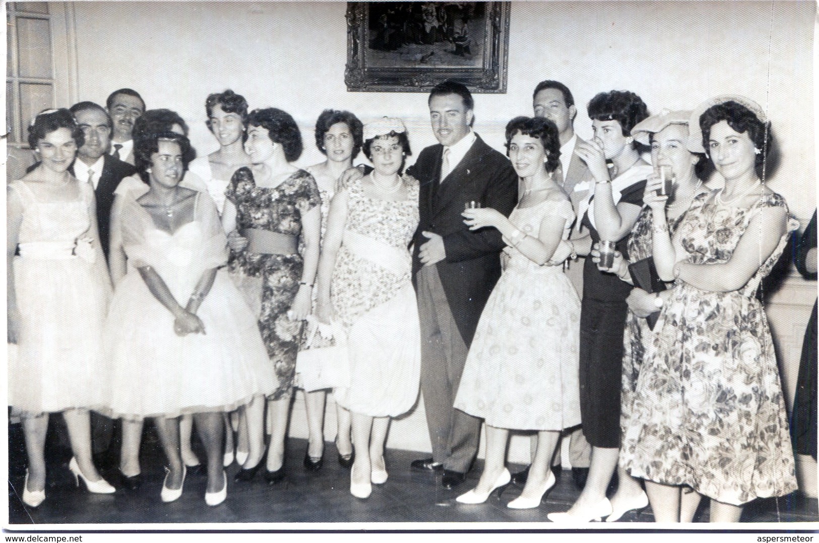 PHOTO ORIGINAL GROUP OF WOMEN AND MEN IN A PARTY CIRCA 1940 SIZE 9x14CM - NTVG. - Personas Anónimos