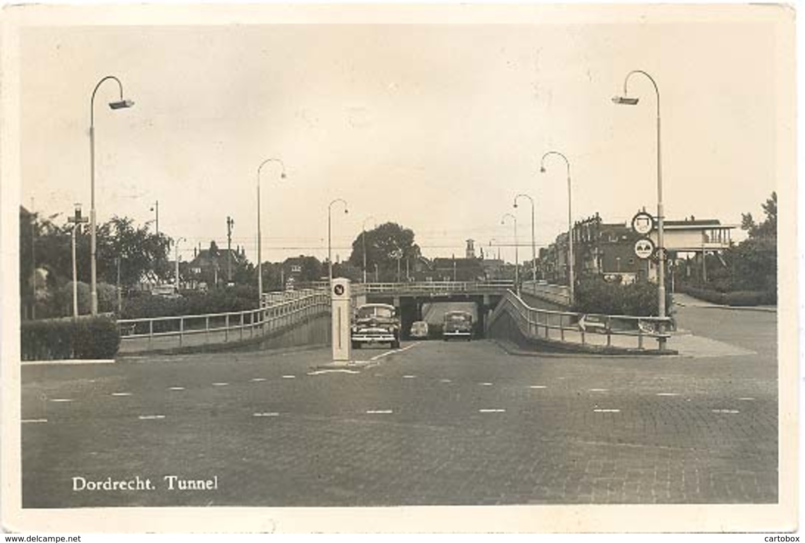 Dordrecht, Tunnel  (met Klassieke Auto) - Gorinchem