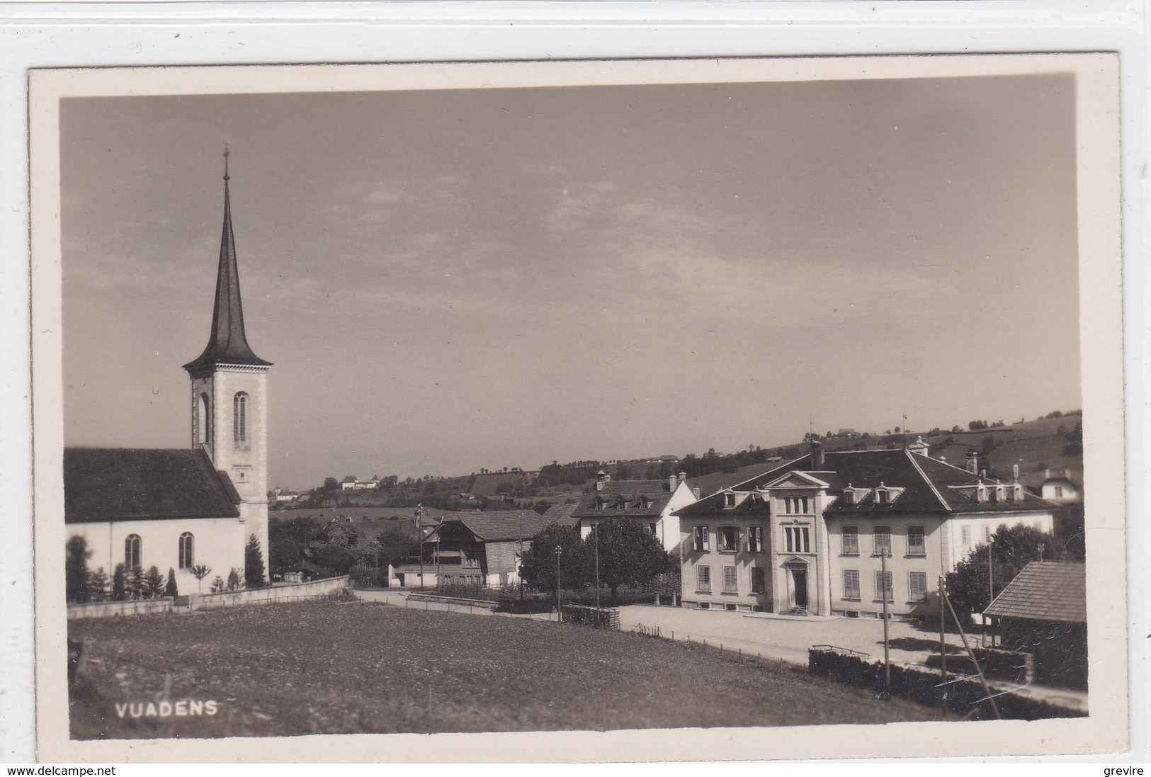 Vuadens, L'église Et L'école - Vuadens